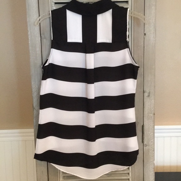 Top - Express - Picture 2 of 2